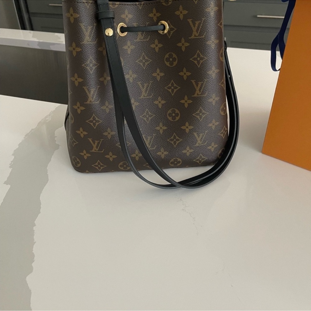 Louis Vuitton Neo Noe MM - Picture 4 of 9
